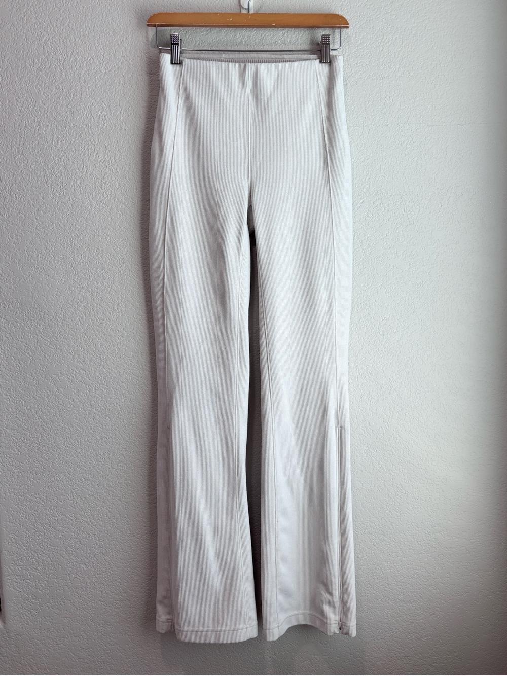 Lululemon Brushed Softstreme Ribbed Zip Flared Pant 32.5" Bone W5EUBS Size 4